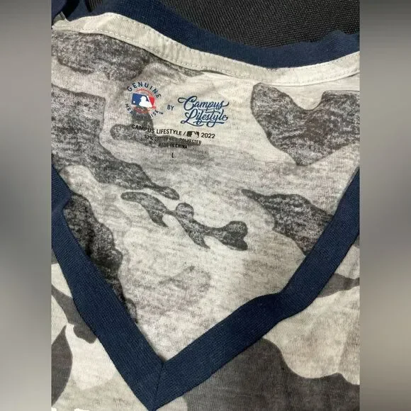 Yankee MLB Gray Camo V-neck T-shirt - Picture 10 of 10